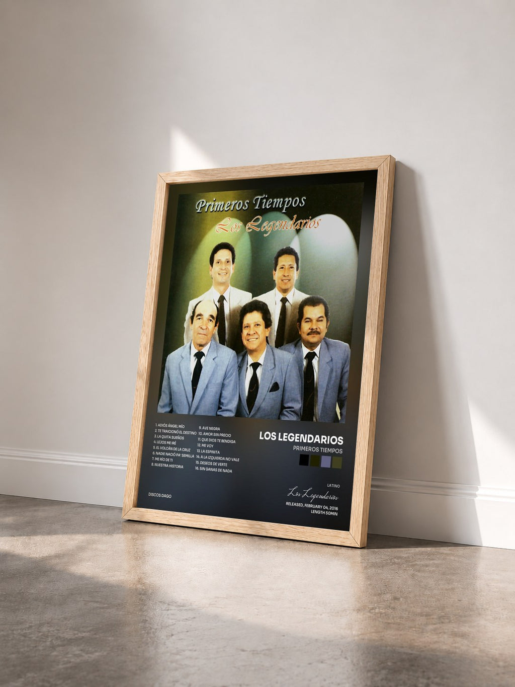 #bois Tableau de l'album Primeros Tiempos de Los Legendarios vu de trois quarts, cadre en bois brut
