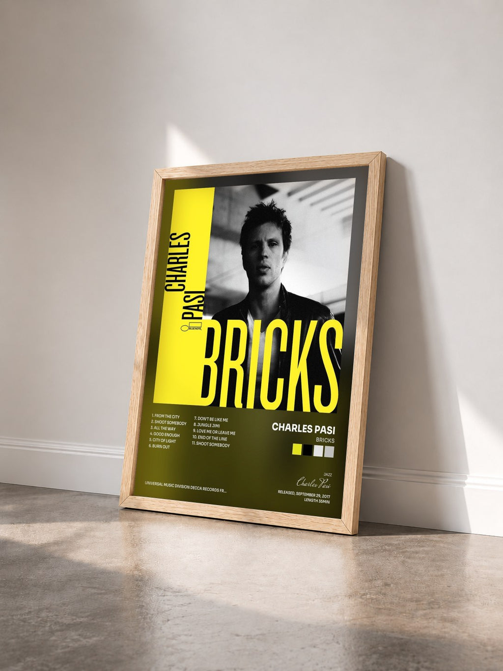 #bois Tableau de l'album Bricks de Charles Pasi vu de trois quarts, cadre en bois brut