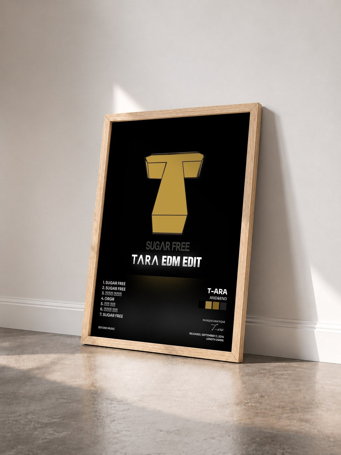 #bois Tableau de l'album And&End de T-ara vu de trois quarts, cadre en bois brut