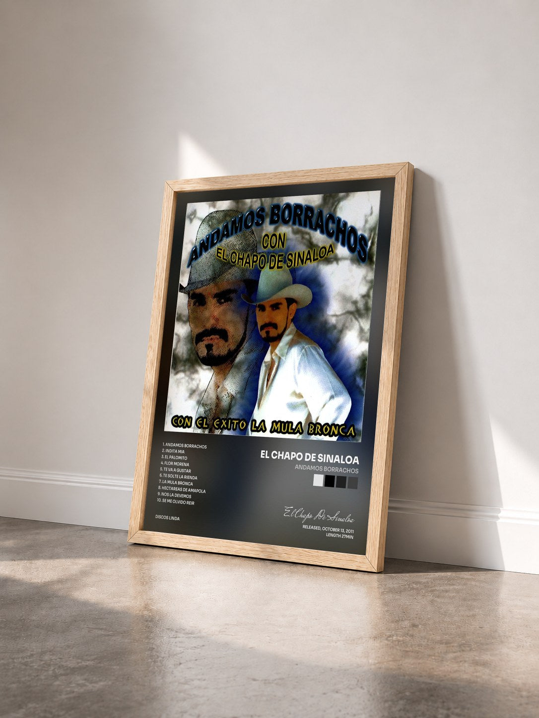 #bois Tableau de l'album Andamos Borrachos de El Chapo De Sinaloa vu de trois quarts, cadre en bois brut