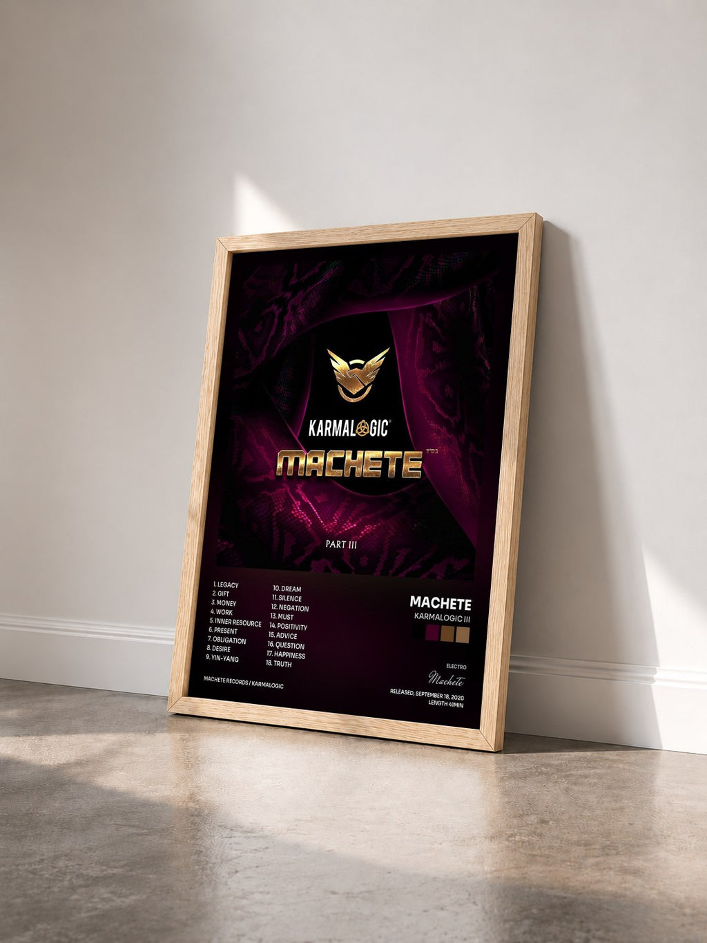 #bois Tableau de l'album Karmalogic III de Machete vu de trois quarts, cadre en bois brut