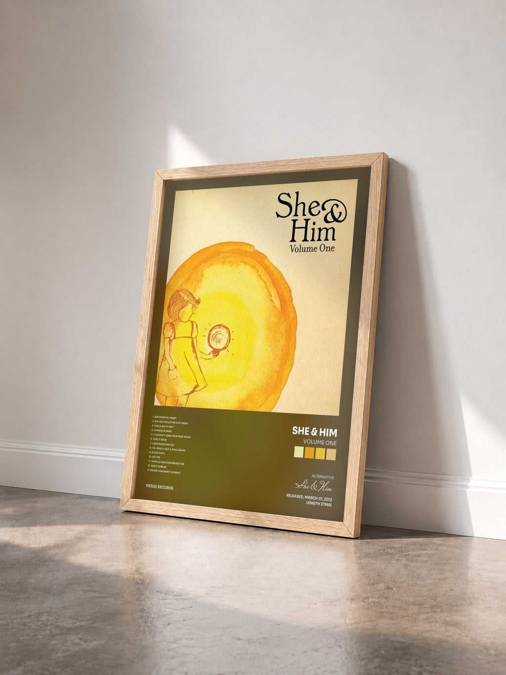 #bois Tableau de l'album Volume One de She & Him vu de trois quarts, cadre en bois brut