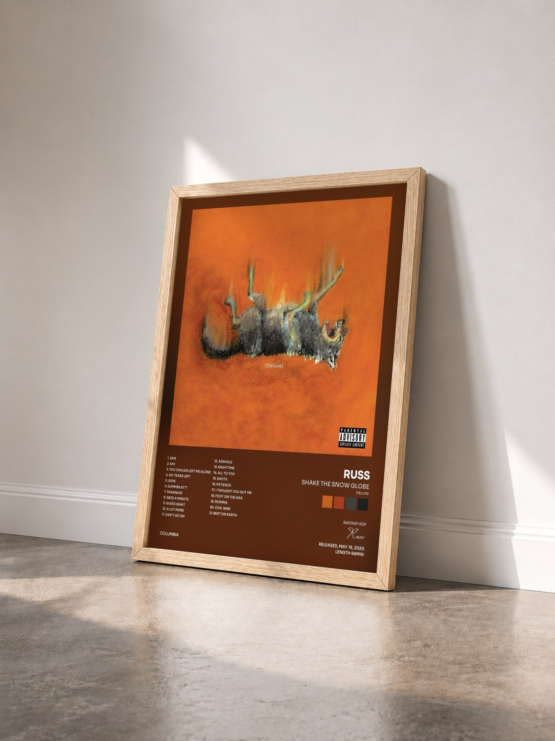 #bois Tableau de l'album SHAKE THE SNOW GLOBE (DELUXE) de Russ vu de trois quarts, cadre en bois brut