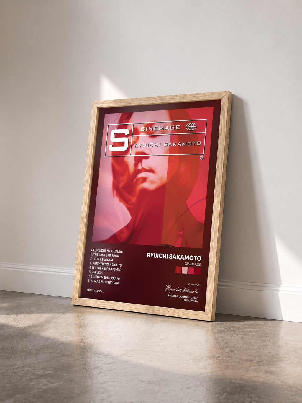 #bois Tableau de l'album Cinemage de Ryuichi Sakamoto vu de trois quarts, cadre en bois brut