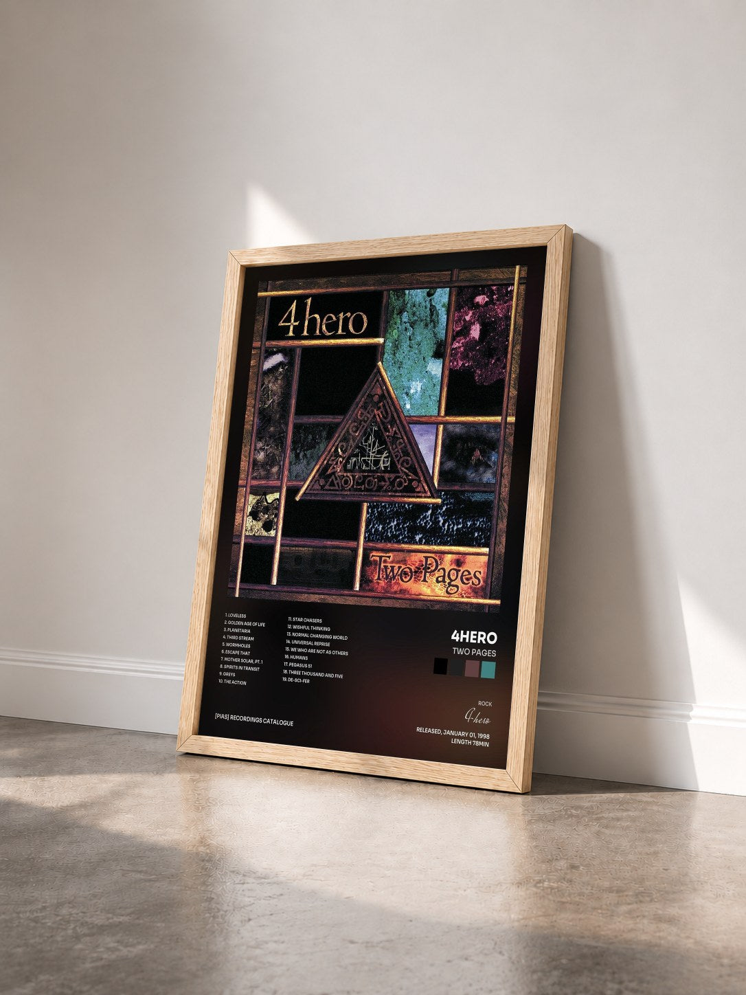 #bois Tableau de l'album Two Pages de 4hero vu de trois quarts, cadre en bois brut
