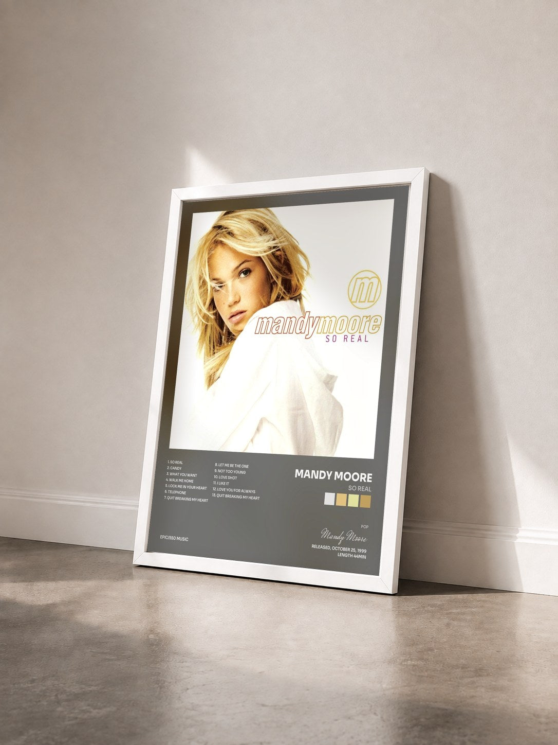 #blanc Tableau de l'album So Real de Mandy Moore vu de trois quarts, cadre blanc