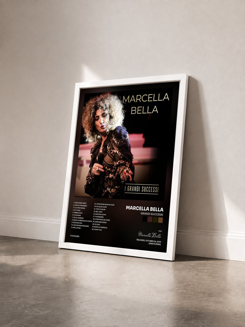 #blanc Tableau de l'album Grandi successi de Marcella Bella vu de trois quarts, cadre blanc