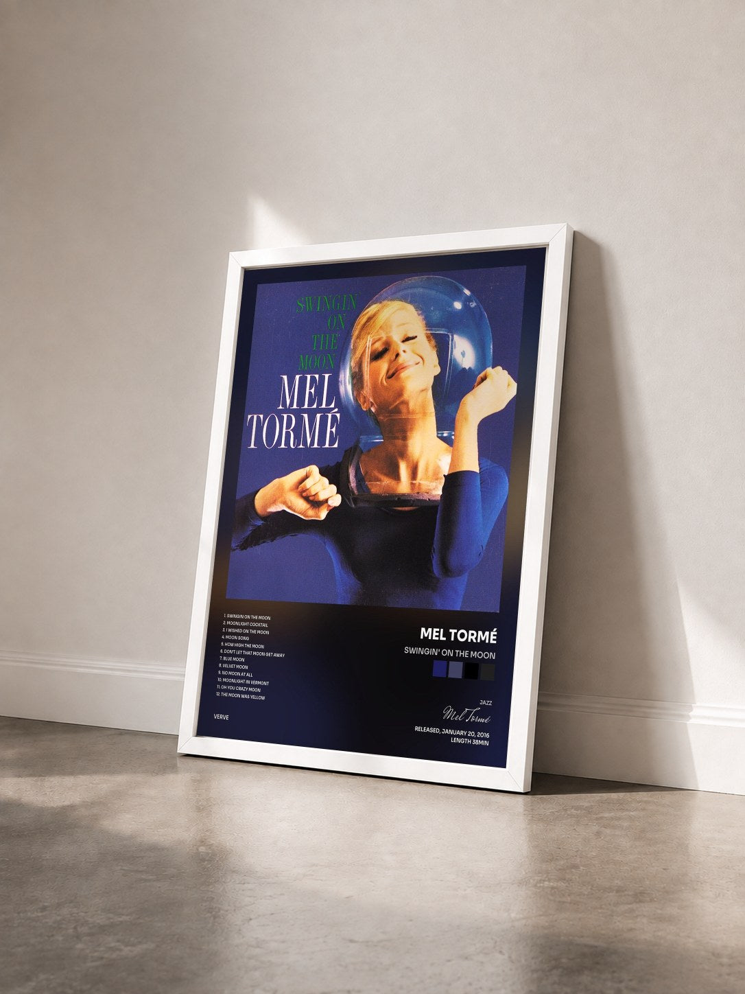 #blanc Tableau de l'album Swingin' On The Moon de Mel Tormé vu de trois quarts, cadre blanc
