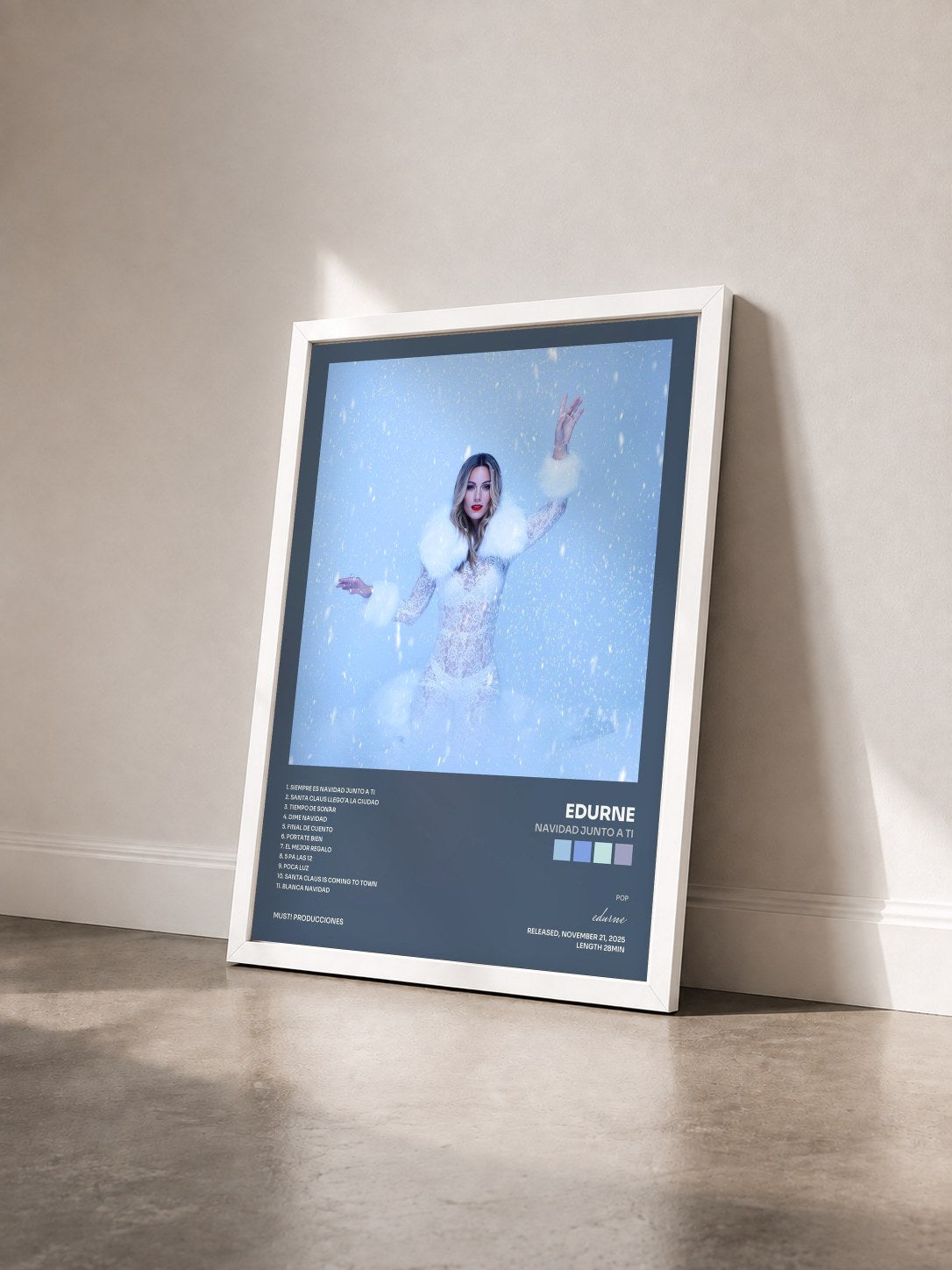 #blanc Tableau de l'album Navidad junto a ti de edurne vu de trois quarts, cadre blanc