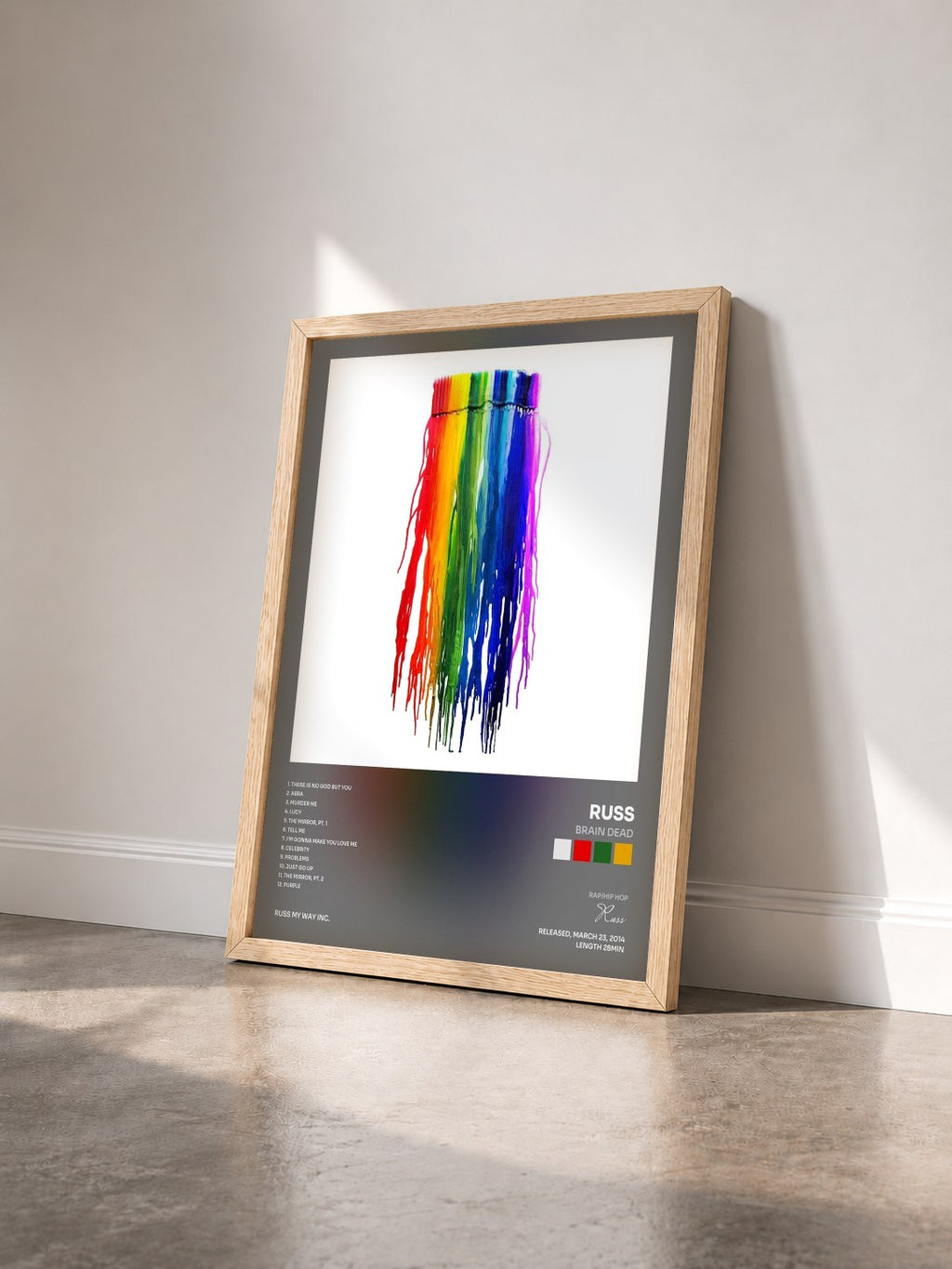 #bois Tableau de l'album Brain Dead de Russ vu de trois quarts, cadre en bois brut
