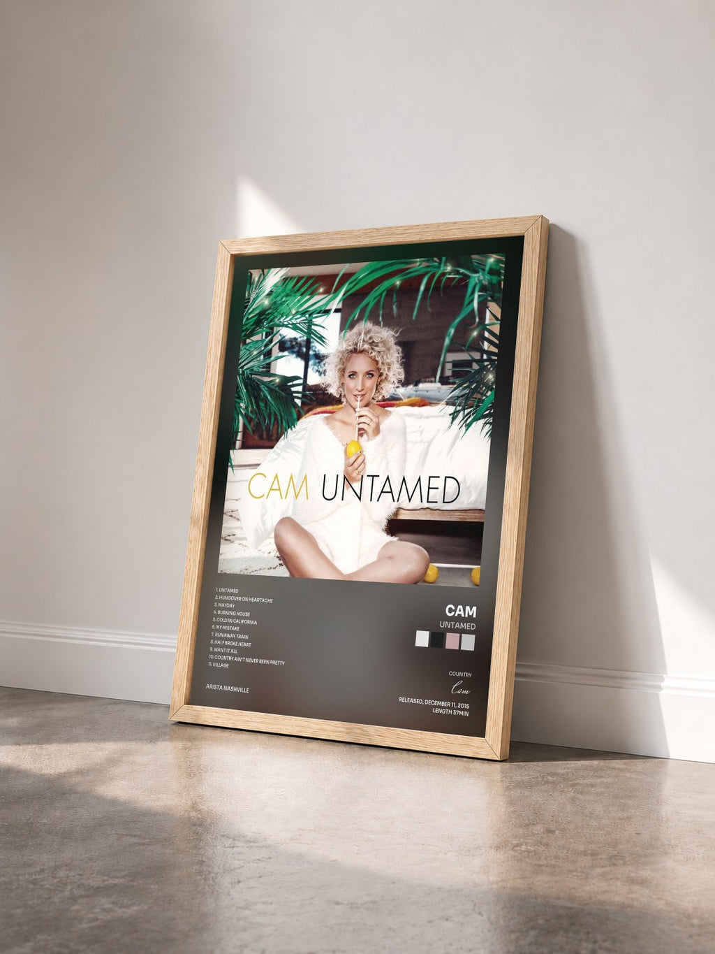 #bois Tableau de l'album Untamed de Cam vu de trois quarts, cadre en bois brut