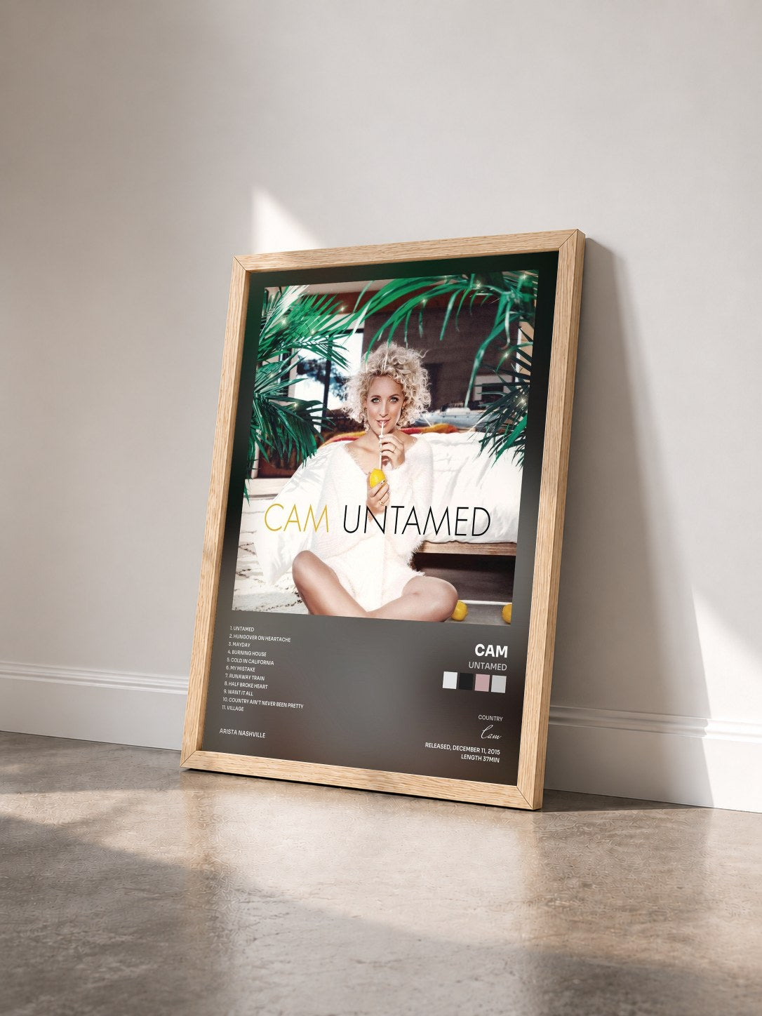 #bois Tableau de l'album Untamed de Cam vu de trois quarts, cadre en bois brut