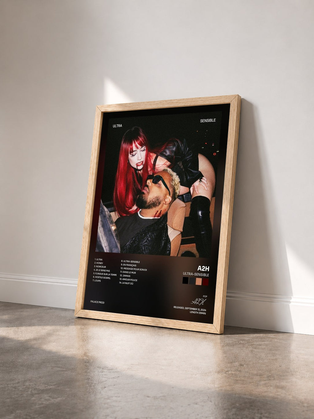 #bois Tableau de l'album ULTRA-SENSIBLE de A2H vu de trois quarts, cadre en bois brut