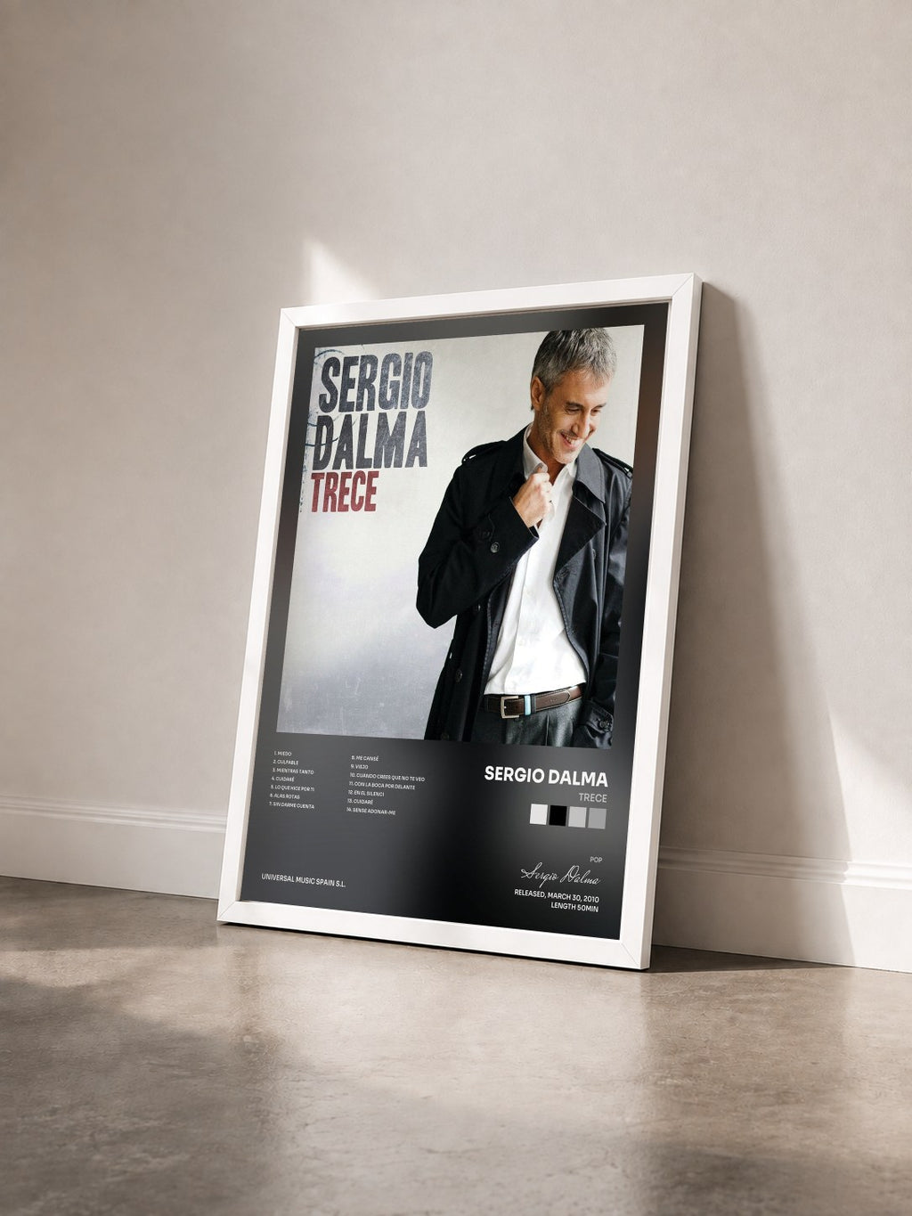 #blanc Tableau de l'album Trece de Sergio Dalma vu de trois quarts, cadre blanc