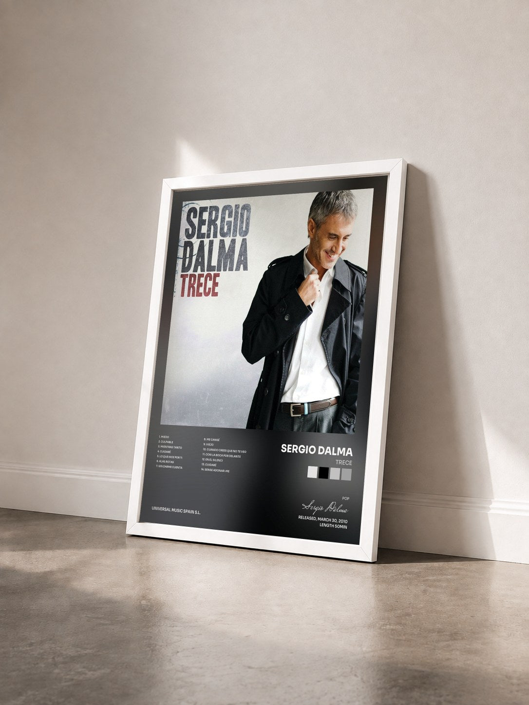 #blanc Tableau de l'album Trece de Sergio Dalma vu de trois quarts, cadre blanc