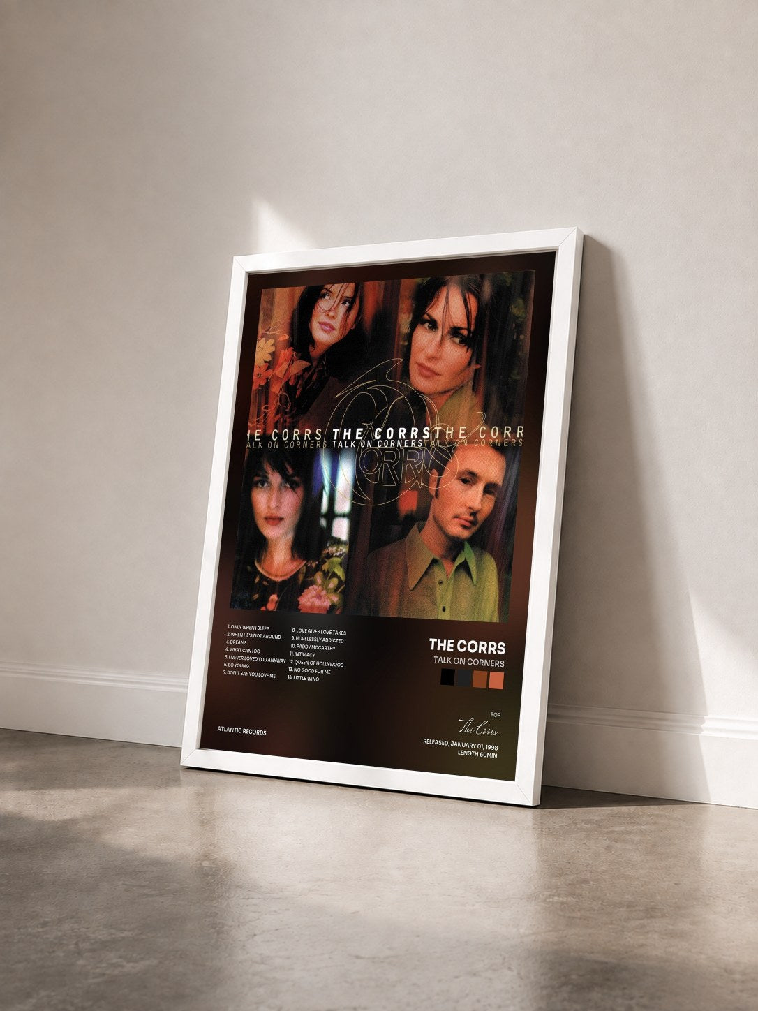 #blanc Tableau de l'album Talk on Corners de The Corrs vu de trois quarts, cadre blanc