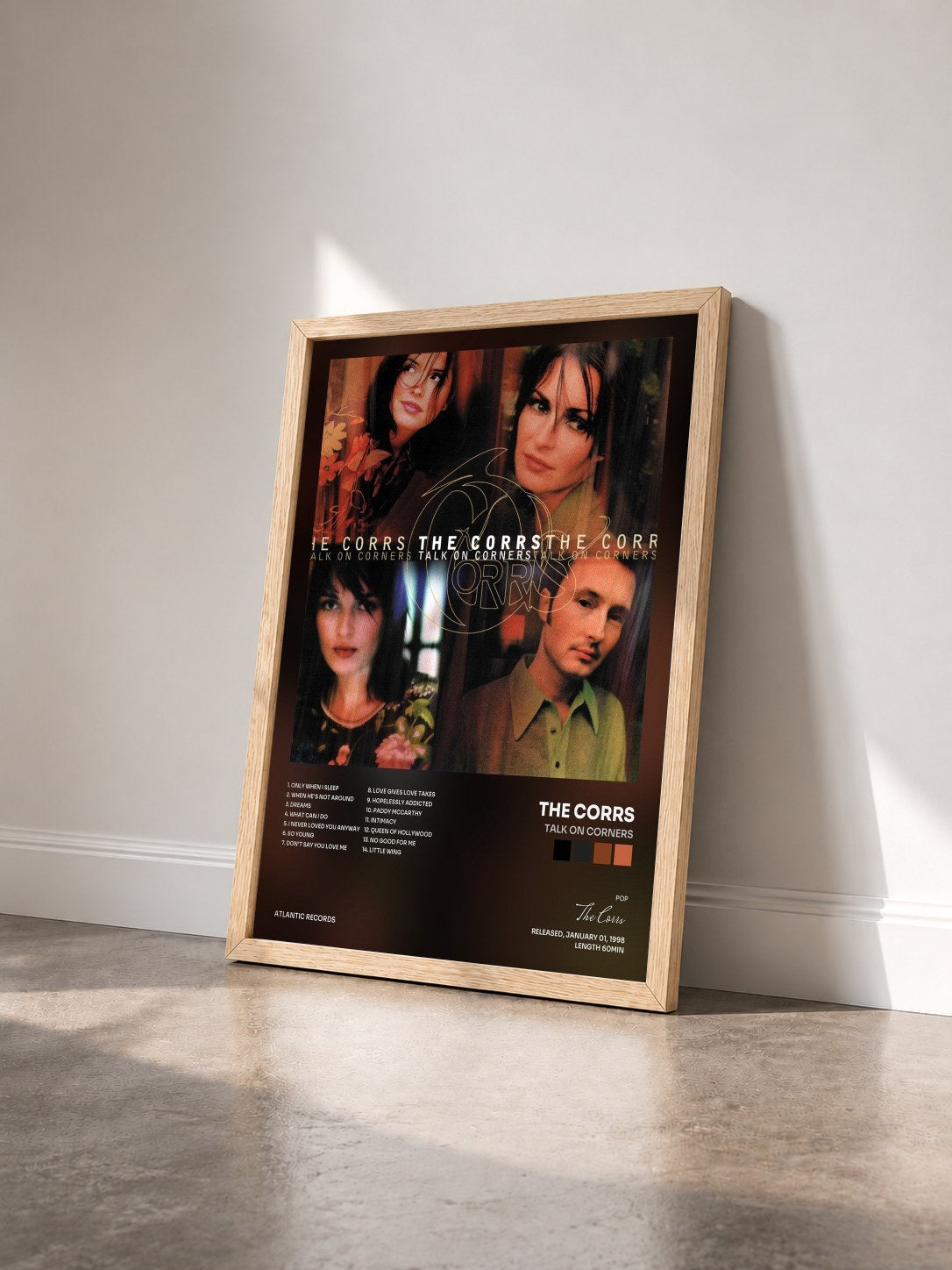 #bois Tableau de l'album Talk on Corners de The Corrs vu de trois quarts, cadre en bois brut