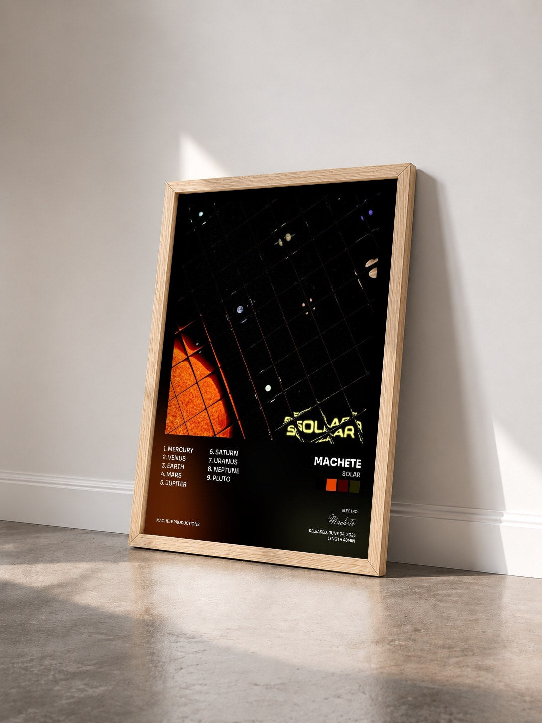 #bois Tableau de l'album Solar de Machete vu de trois quarts, cadre en bois brut