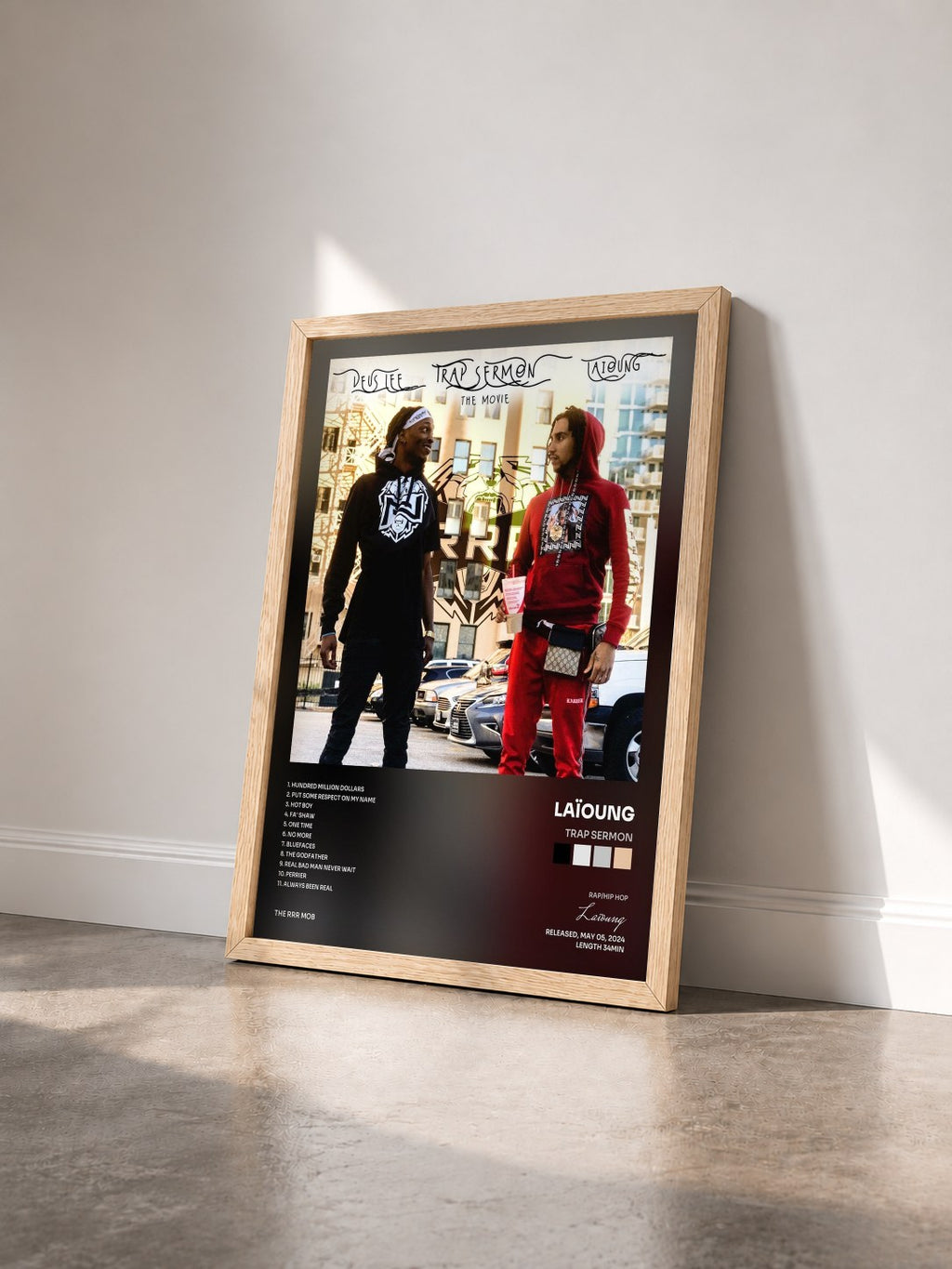#bois Tableau de l'album Trap Sermon de Laïoung vu de trois quarts, cadre en bois brut