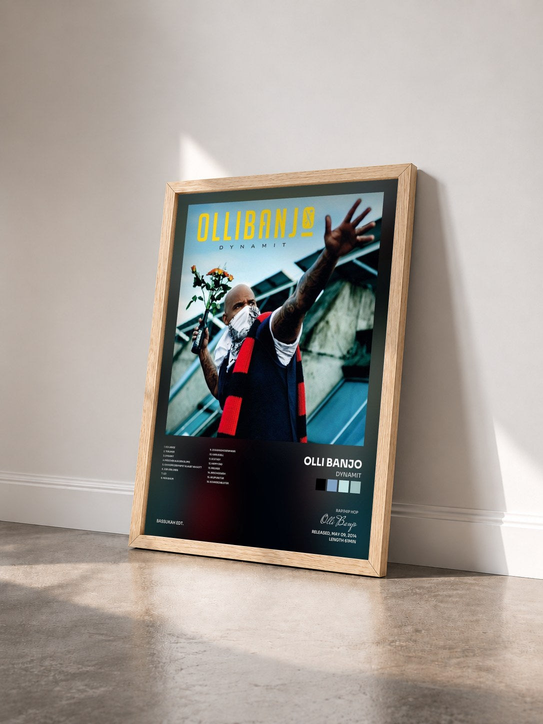 #bois Tableau de l'album Dynamit de Olli Banjo vu de trois quarts, cadre en bois brut