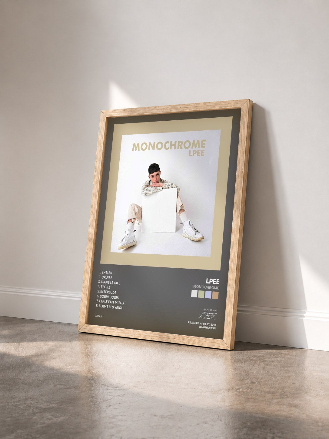 #bois Tableau de l'album Monochrome de LPEE vu de trois quarts, cadre en bois brut