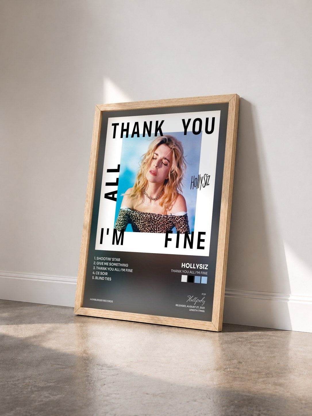 #bois Tableau de l'album Thank You All I'm Fine de HollySiz vu de trois quarts, cadre en bois brut