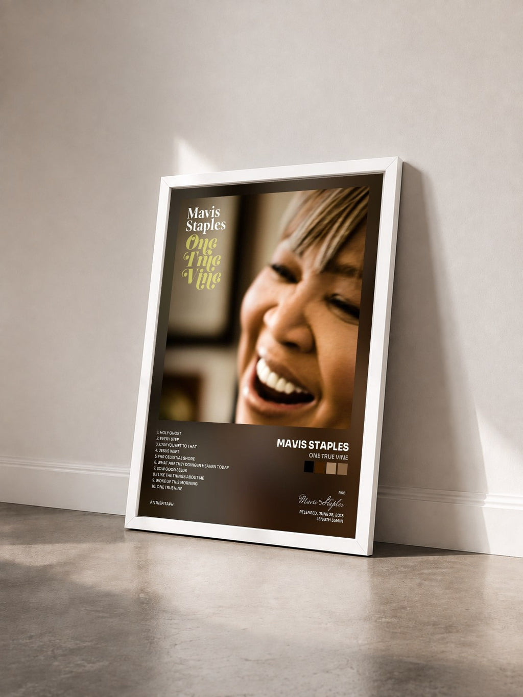 #blanc Tableau de l'album One True Vine de Mavis Staples vu de trois quarts, cadre blanc
