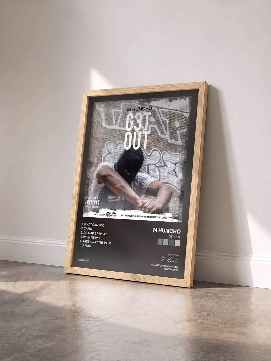 #bois Tableau de l'album GET OUT de M Huncho vu de trois quarts, cadre en bois brut