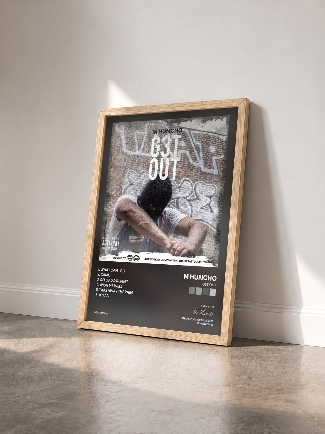 #bois Tableau de l'album GET OUT de M Huncho vu de trois quarts, cadre en bois brut