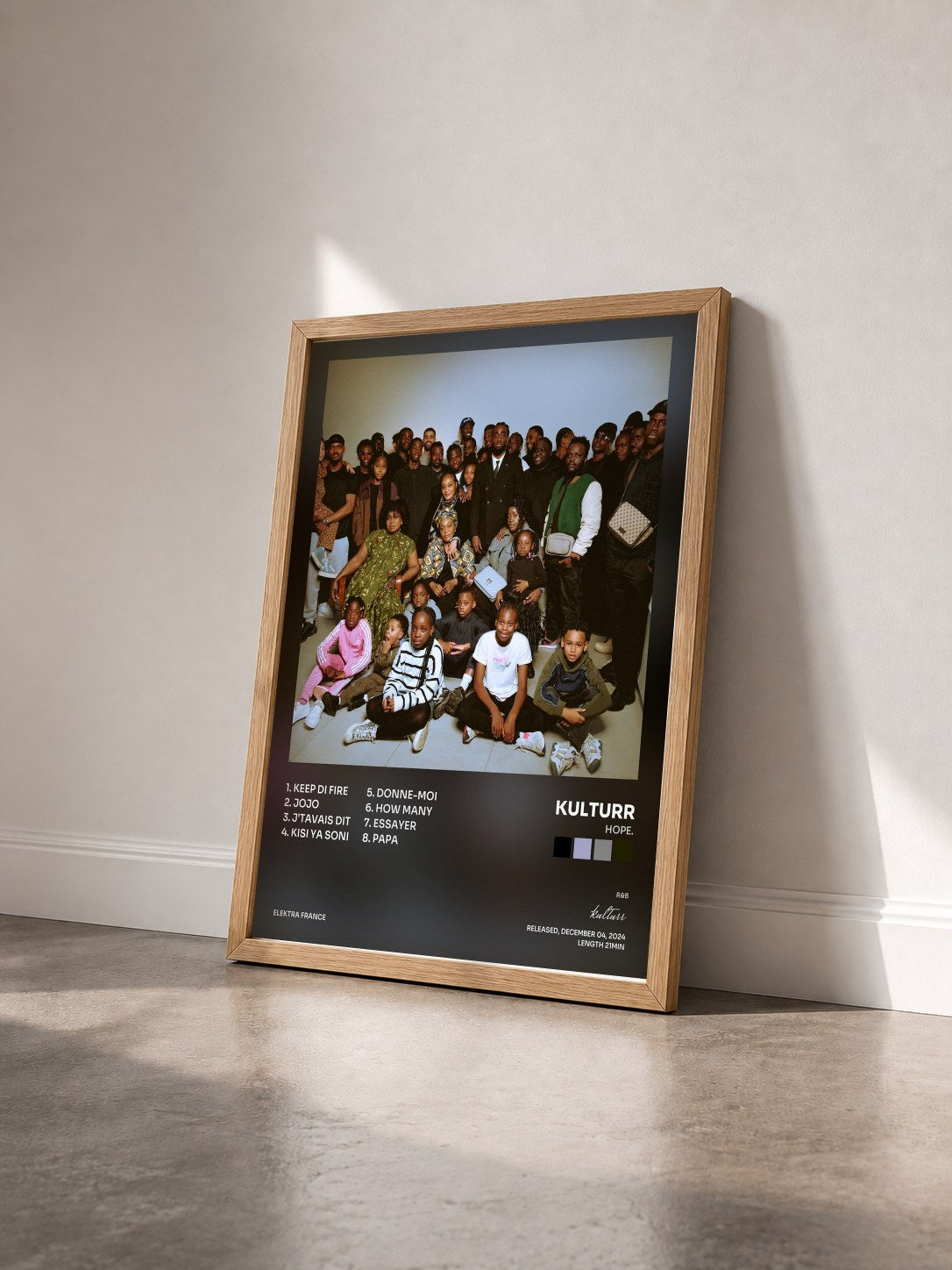 #bois Tableau de l'album HOPE. de kulturr vu de trois quarts, cadre en bois brut