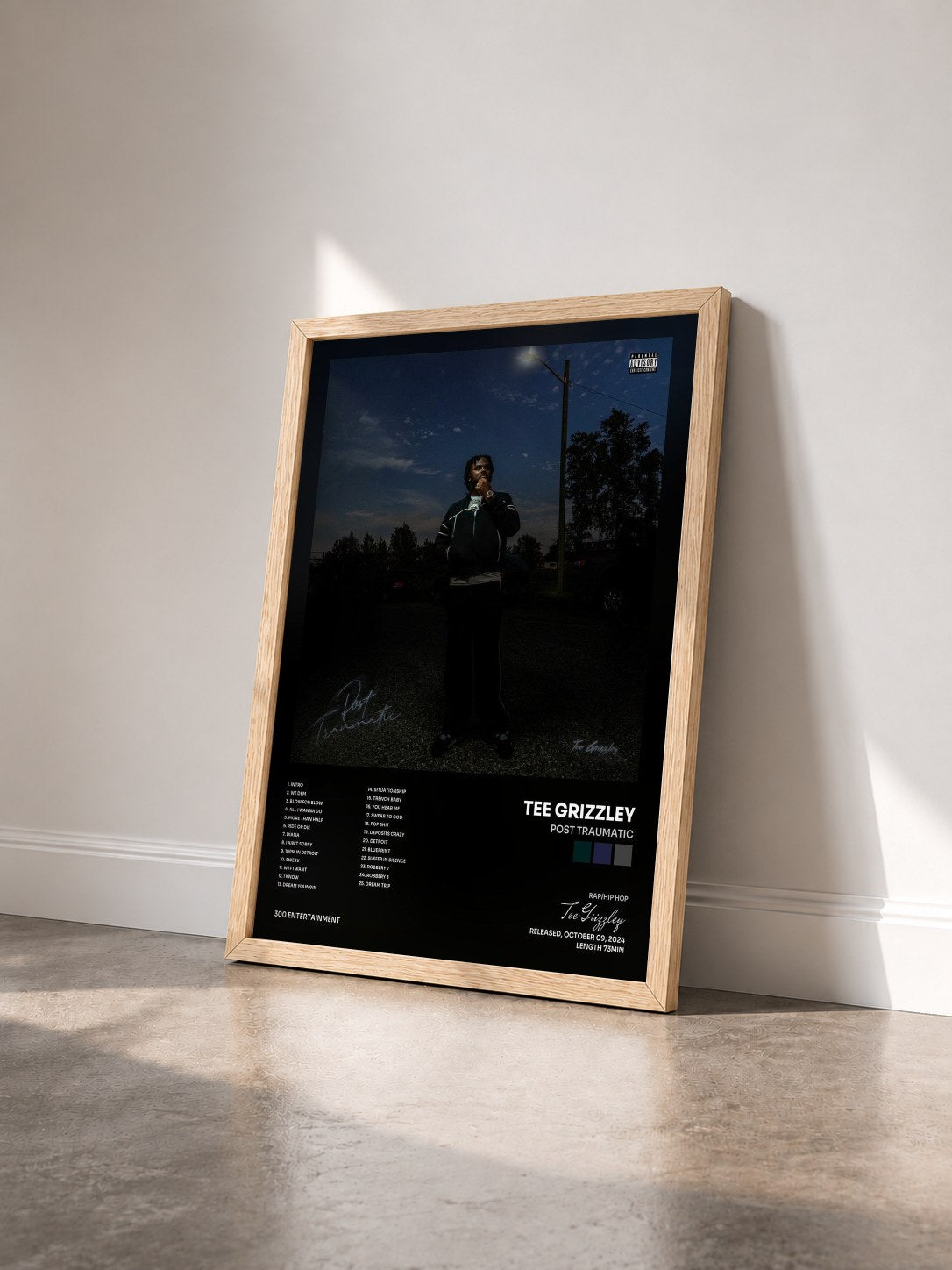 #bois Tableau de l'album Post Traumatic de Tee Grizzley vu de trois quarts, cadre en bois brut