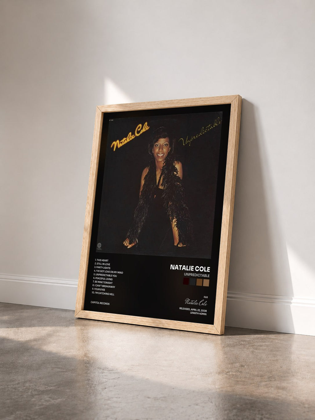 #bois Tableau de l'album Unpredictable de Natalie Cole vu de trois quarts, cadre en bois brut