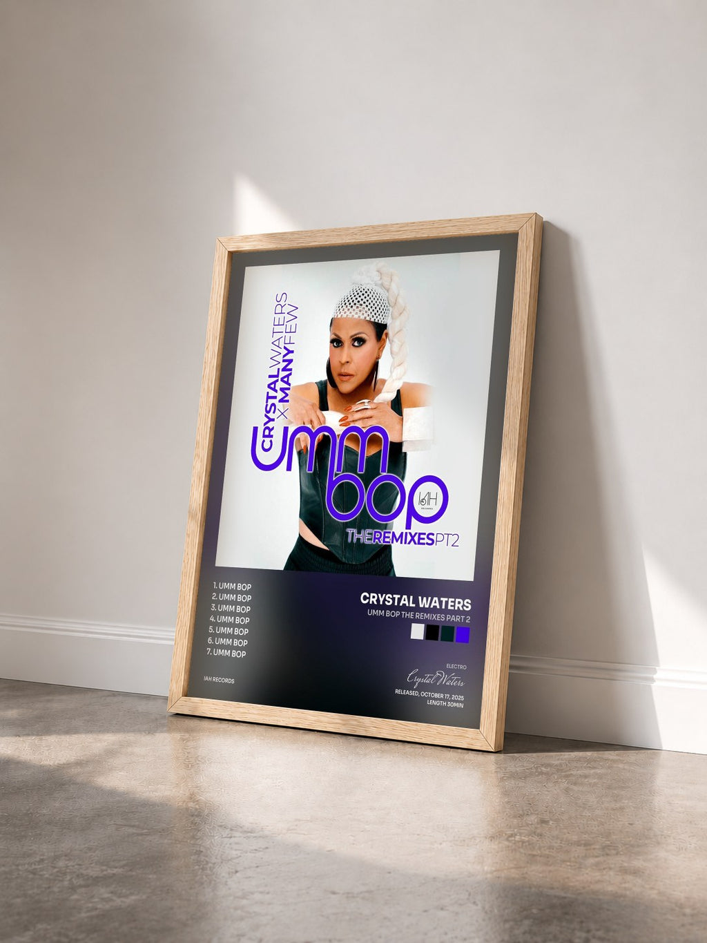 #bois Tableau de l'album Umm Bop The Remixes Part 2 de Crystal Waters vu de trois quarts, cadre en bois brut