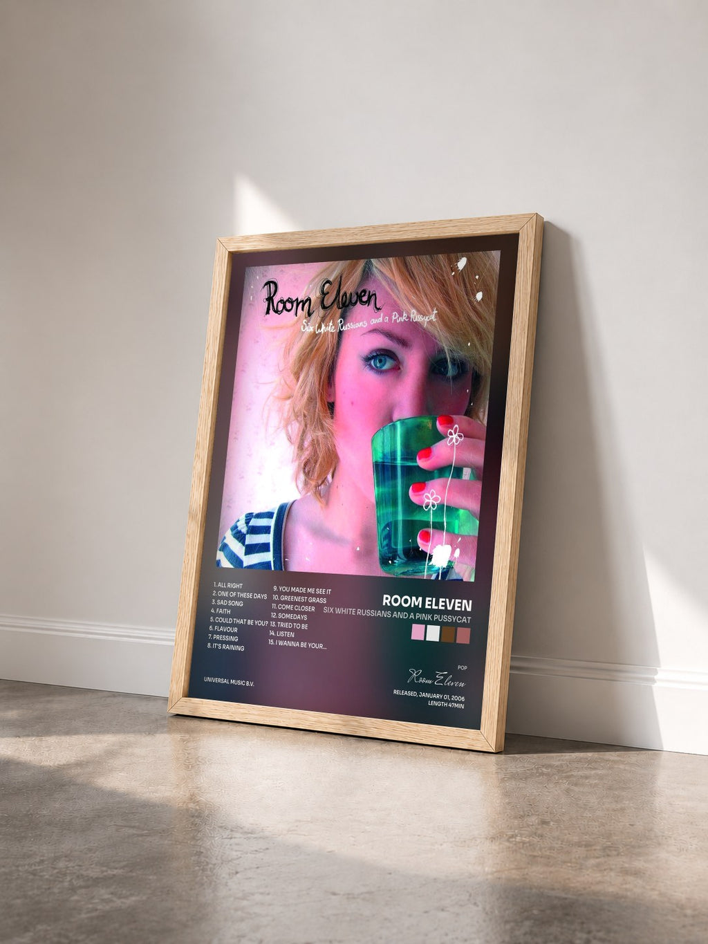 #bois Tableau de l'album Six White Russians And A Pink Pussycat de Room Eleven vu de trois quarts, cadre en bois brut