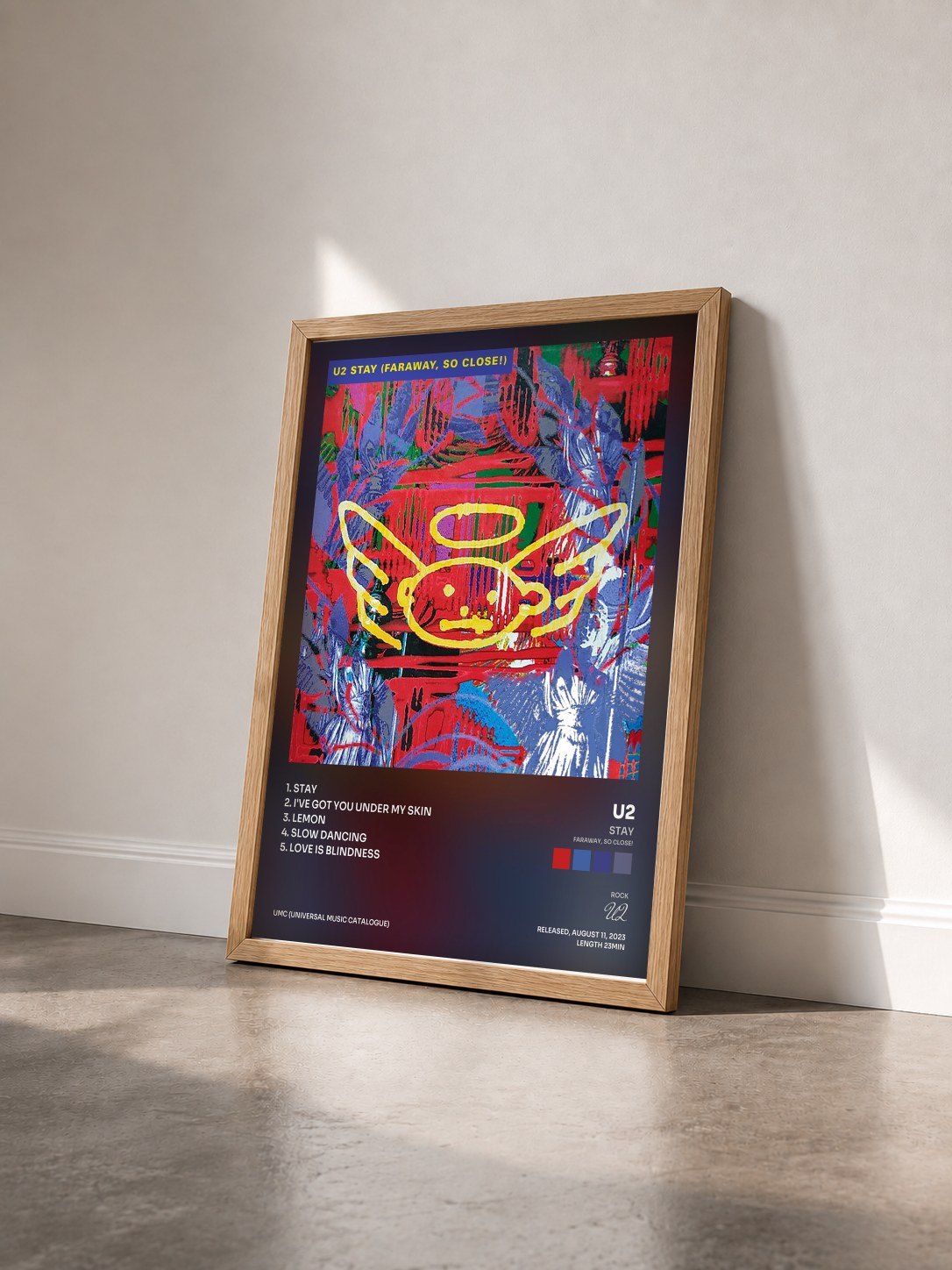 #bois Tableau de l'album Stay (Faraway, So Close!) de U2 vu de trois quarts, cadre en bois brut