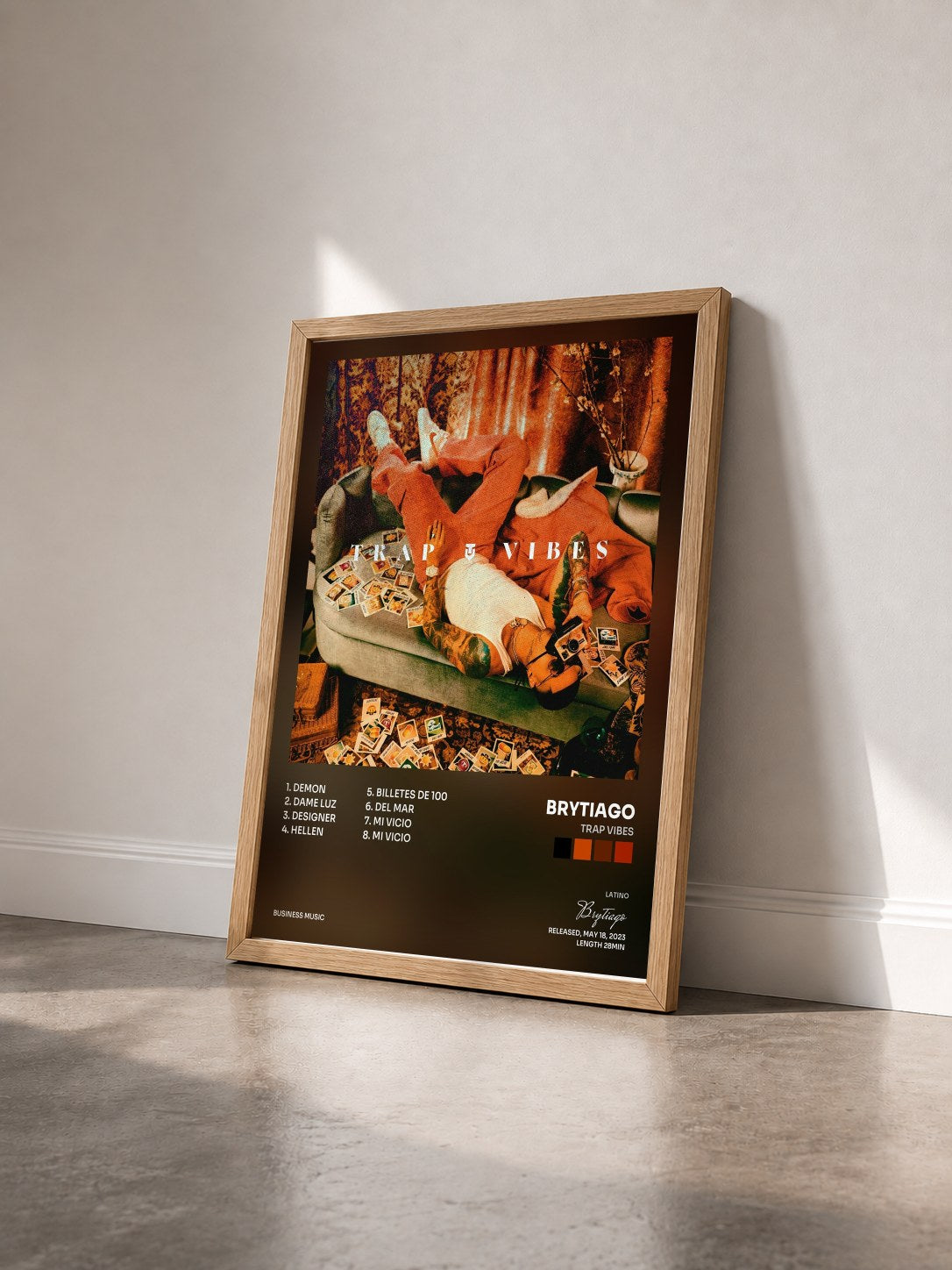 #bois Tableau de l'album Trap Vibes de Brytiago vu de trois quarts, cadre en bois brut