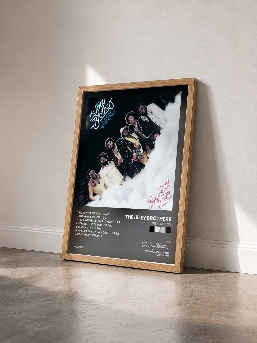 #bois Tableau de l'album The Heat Is On de The Isley Brothers vu de trois quarts, cadre en bois brut