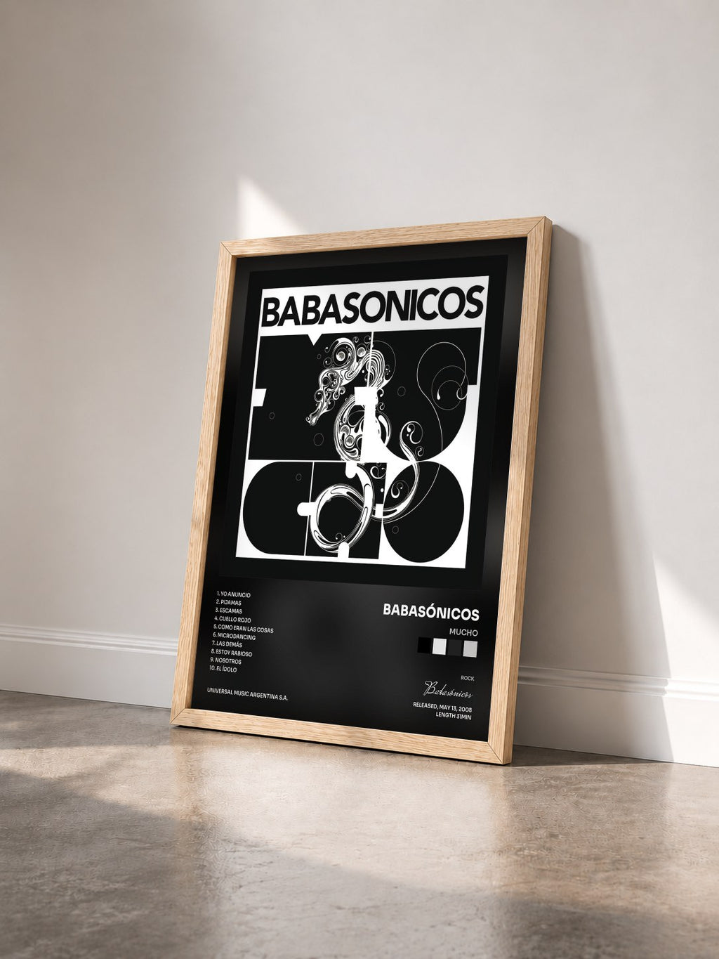 #bois Tableau de l'album Mucho de Babasónicos vu de trois quarts, cadre en bois brut