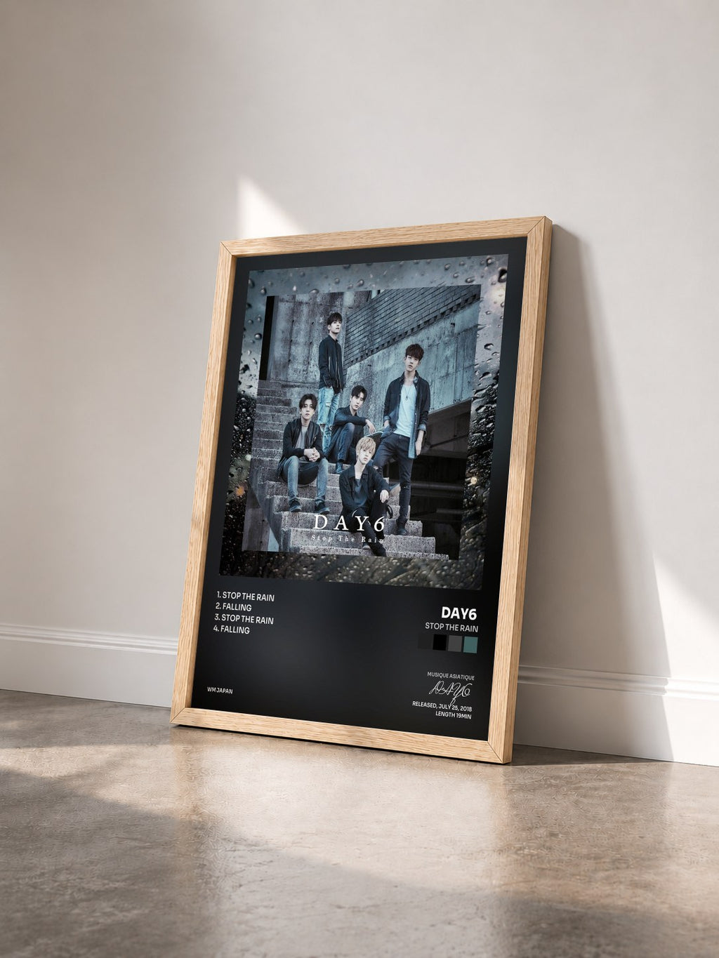 #bois Tableau de l'album Stop The Rain de DAY6  vu de trois quarts, cadre en bois brut
