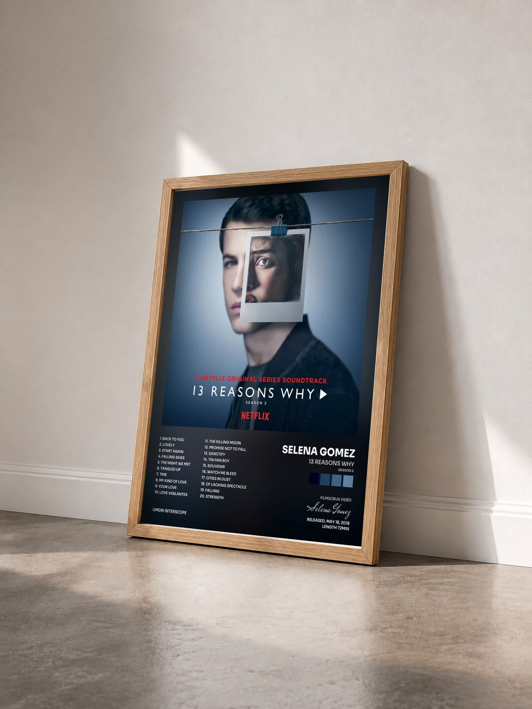 #bois Tableau de l'album 13 Reasons Why (Season 2) de Selena Gomez vu de trois quarts, cadre en bois brut