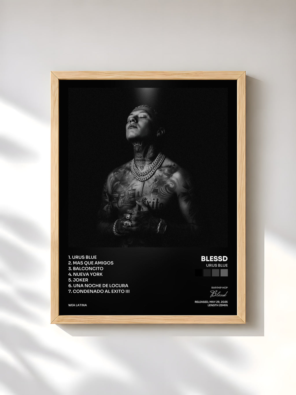 #bois Tableau de l'album URUS BLUE de Blessd, cadre en bois brut, imprimé et encadré en France