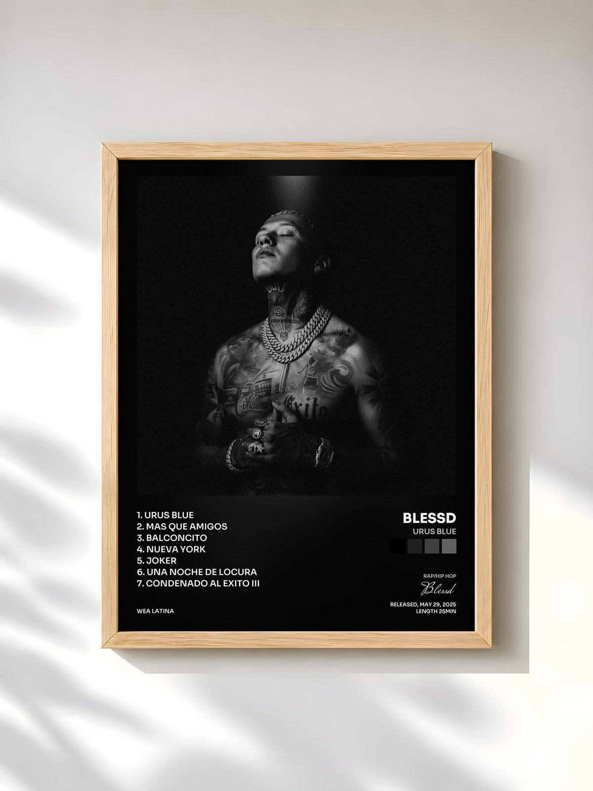 #bois Tableau de l'album URUS BLUE de Blessd, cadre en bois brut, imprimé et encadré en France