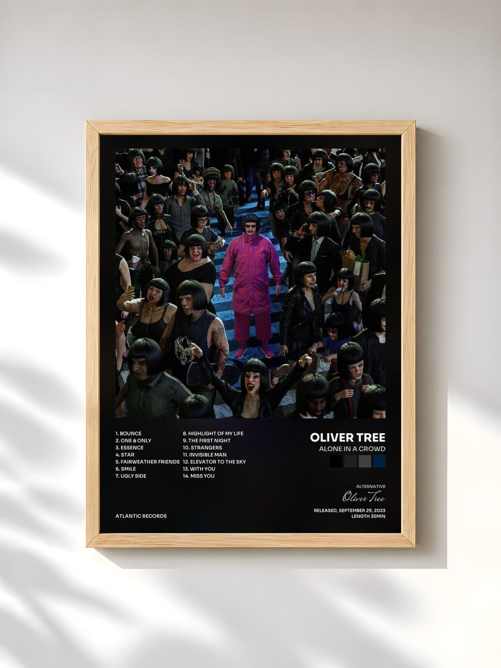 #bois Tableau de l'album Alone In A Crowd de Oliver Tree, cadre en bois brut, imprimé et encadré en France