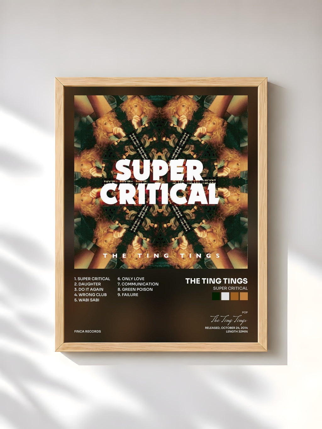 #bois Tableau de l'album Super Critical de The Ting Tings, cadre en bois brut, imprimé et encadré en France