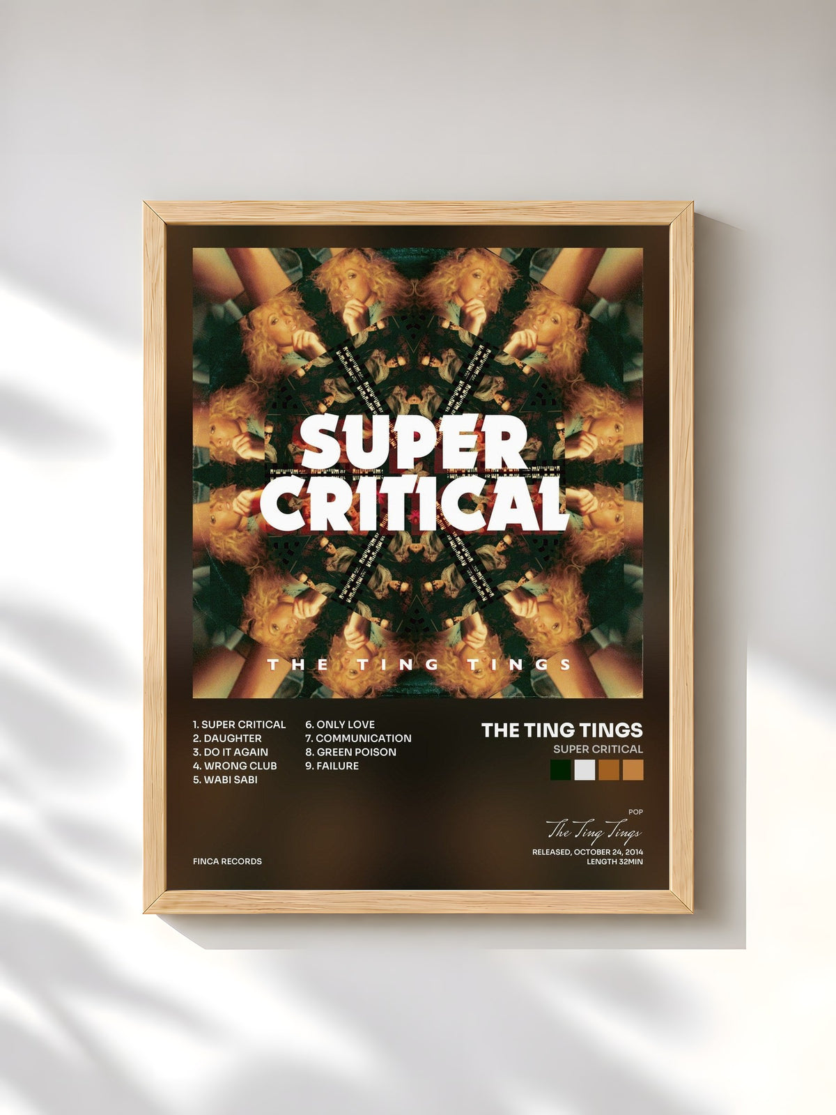 #bois Tableau de l'album Super Critical de The Ting Tings, cadre en bois brut, imprimé et encadré en France