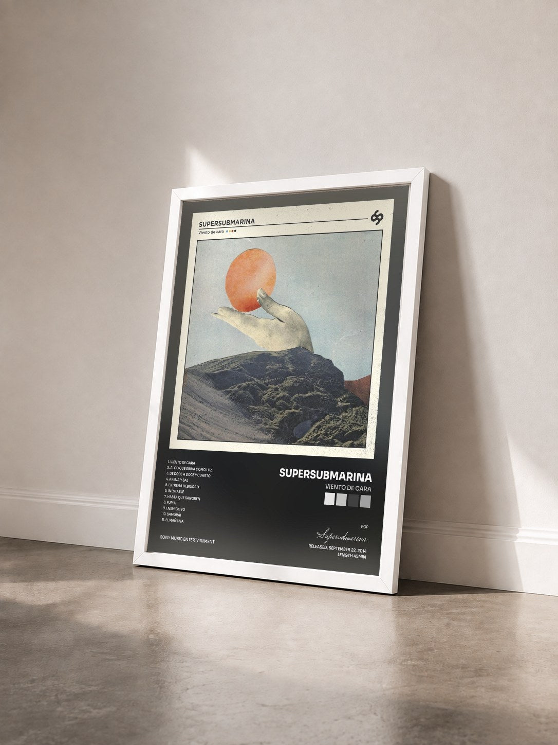 #blanc Tableau de l'album Viento de Cara de Supersubmarina vu de trois quarts, cadre blanc