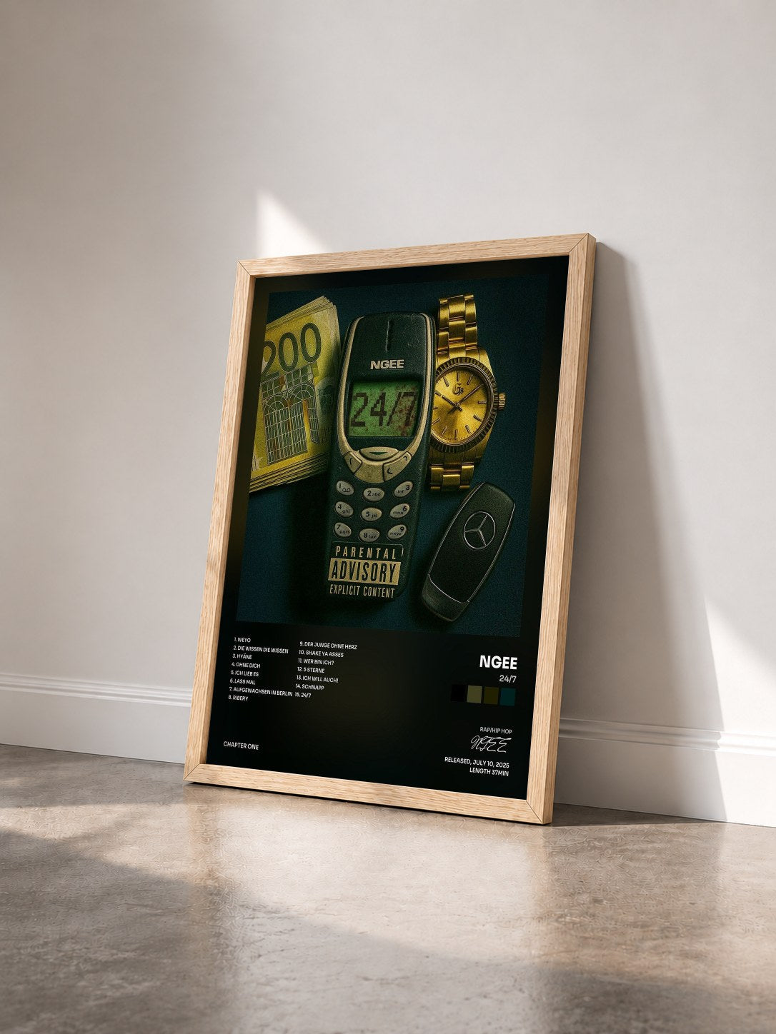 #bois Tableau de l'album 24/7 de NGEE vu de trois quarts, cadre en bois brut