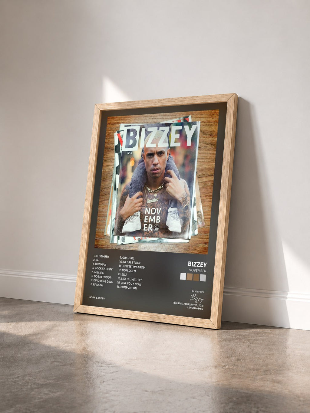 #bois Tableau de l'album November de Bizzey vu de trois quarts, cadre en bois brut
