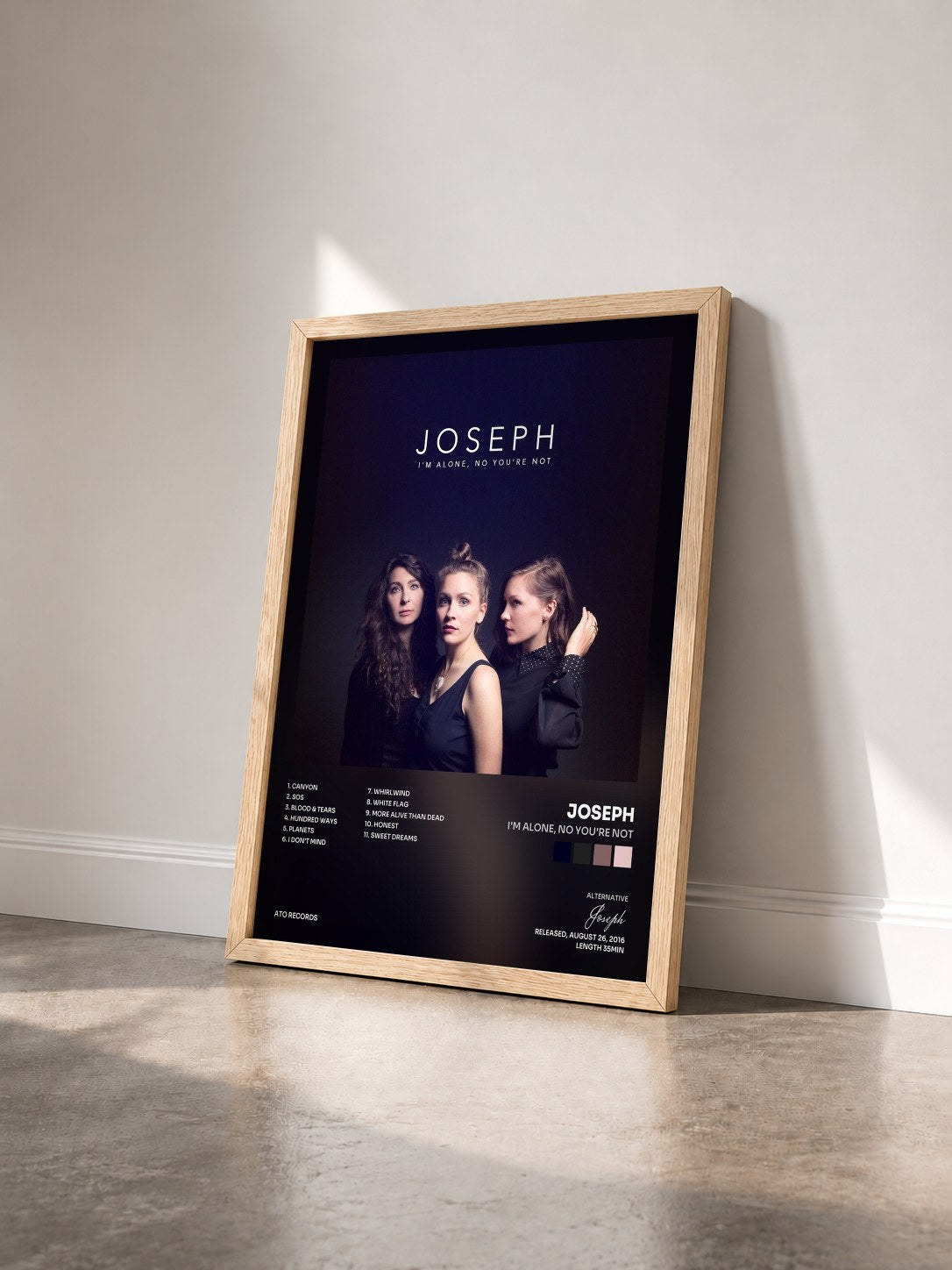 #bois Tableau de l'album I'm Alone, No You're Not de Joseph vu de trois quarts, cadre en bois brut