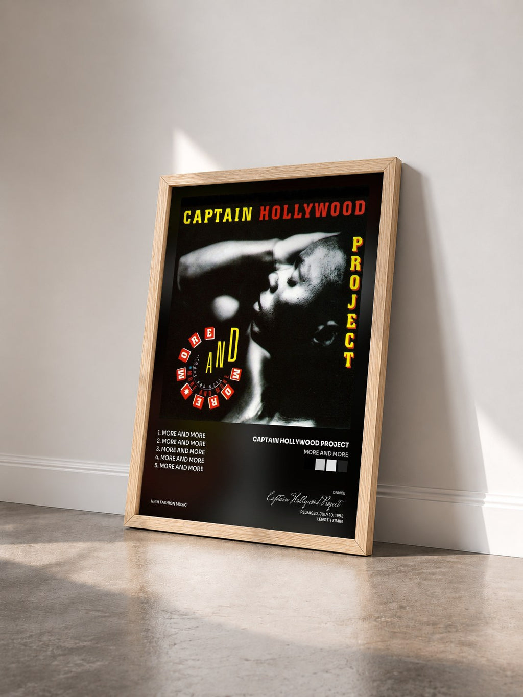 #bois Tableau de l'album More And More de Captain Hollywood Project vu de trois quarts, cadre en bois brut